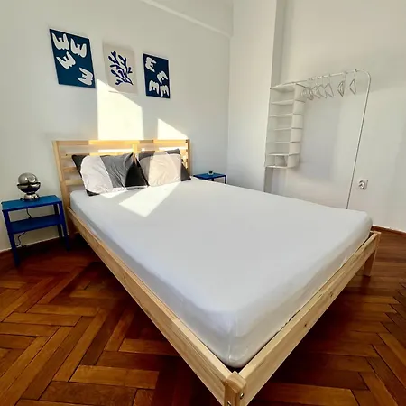 2 Bedrooms In The Heart Of The Apartment *